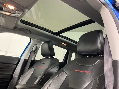 Used 2022 Jeep Compass Trailhawk w/ Sun and Sound Group AWD/4WD image 11
