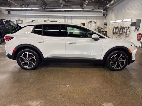 New 2026 Chevrolet Equinox EV LT FWD image 7