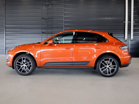 Certified 2024 Porsche Macan w/ Premium Plus Package AWD/4WD image 2