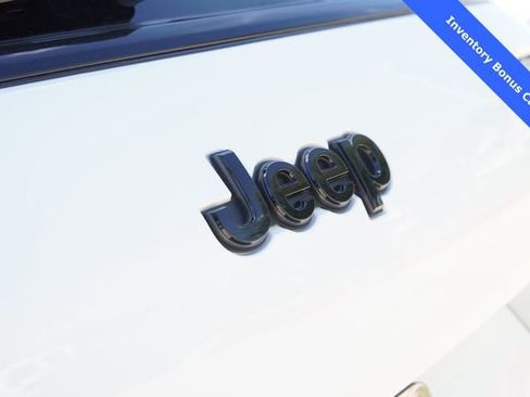 New 2025 Jeep Grand Cherokee L Limited w/ Black Appearance Package AWD/4WD image 10