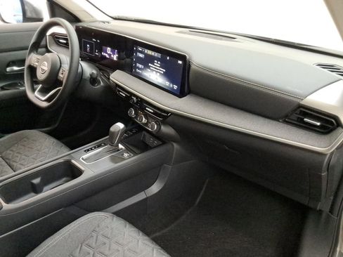 Used 2025 Nissan Kicks SV w/ SV Premium Package FWD image 20