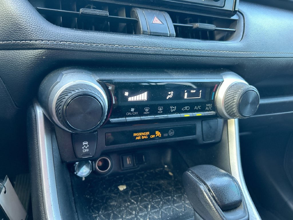 Used 2021 Toyota RAV4 LE FWD image 23