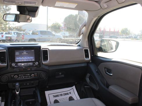 Used 2022 Nissan Frontier SV image 27