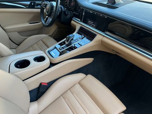 Used 2019 Porsche Panamera RWD image 18