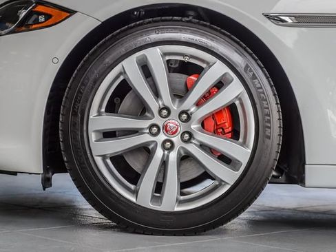 Used 2019 Jaguar XJ L Portfolio RWD image 13