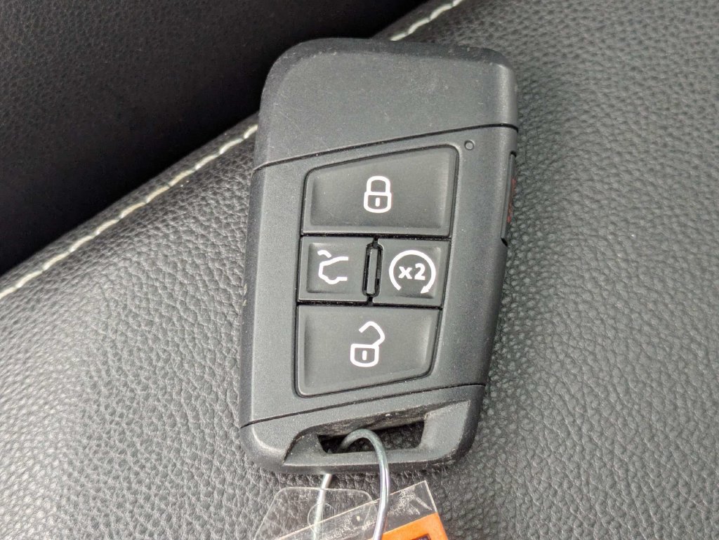 Used 2026 Volkswagen Jetta SE FWD image 35