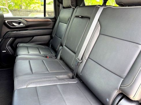 Used 2024 Chevrolet Suburban Premier RWD image 26