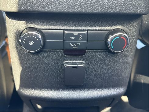 Used 2017 Ford Explorer XLT w/ Equipment Group 202A image 32