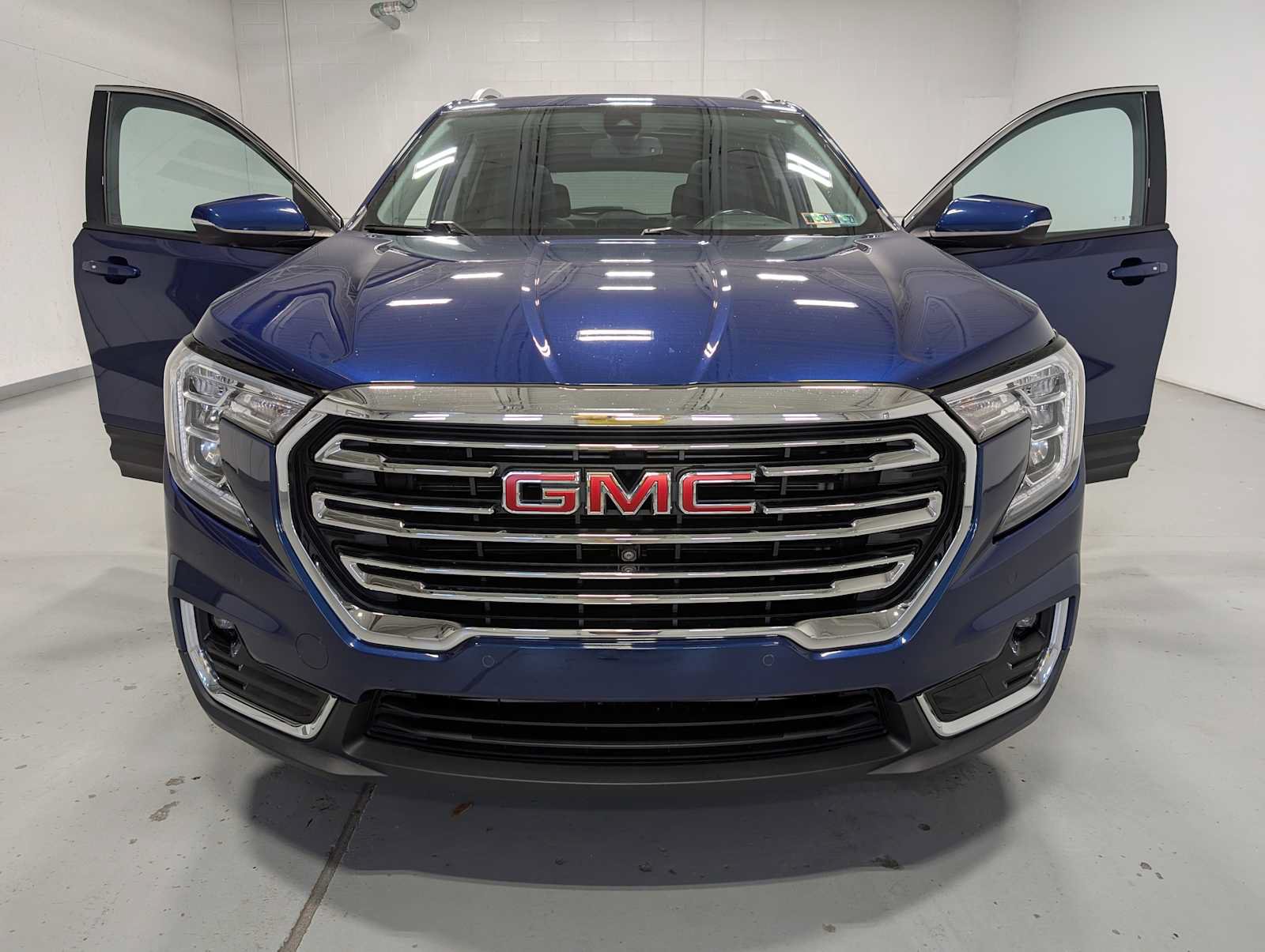 Used 2022 GMC Terrain SLT w/ Tech Package AWD/4WD image 15