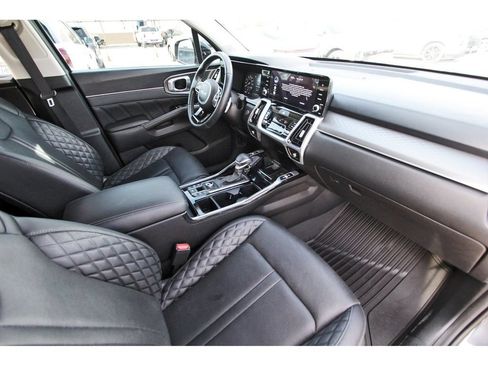 Used 2023 Kia Sorento SX AWD/4WD image 30