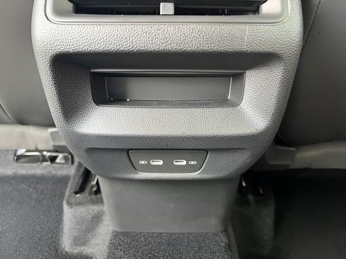 Used 2026 Volkswagen Tiguan SE FWD image 33