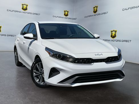 Used 2023 Kia Forte LXS w/ LXS Technology Package FWD image 3