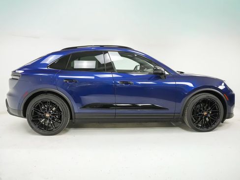 New 2026 Porsche Macan 4 Electric image 9