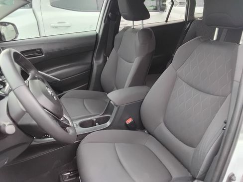 Used 2024 Toyota Corolla Cross LE FWD image 11