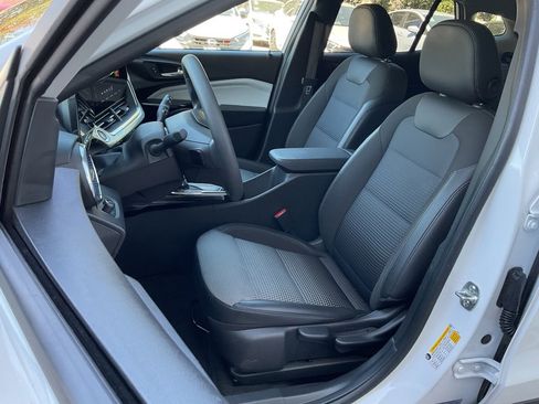 Used 2025 Chevrolet Trax LT image 14