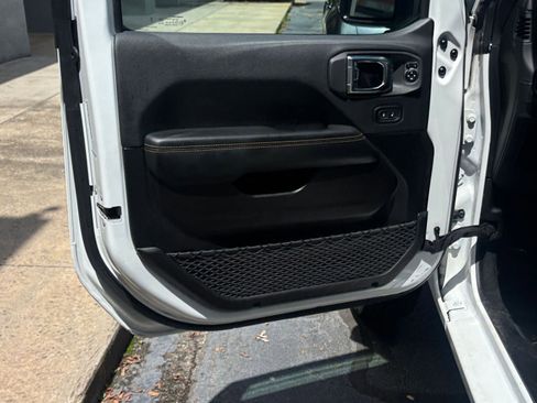 Used 2025 Jeep Wrangler Unlimited Sahara AWD/4WD image 18