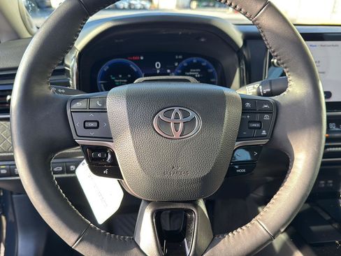 Used 2025 Toyota Camry XLE image 17