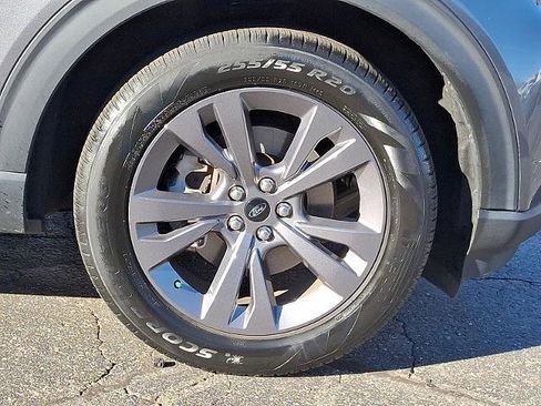 Certified 2022 Ford Explorer XLT w/ Equipment Group 202A image 7