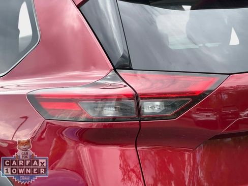 Used 2022 Nissan Rogue Platinum w/ Head-Up Display Package AWD/4WD image 12