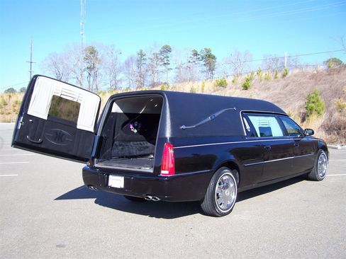 Used 2008 Cadillac DTS Hearse image 2
