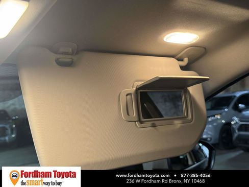 Used 2025 Nissan Rogue SV AWD/4WD image 30