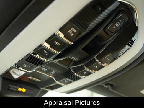 Certified 2022 Porsche Macan image 35