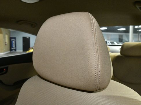 Used 2013 Hyundai Elantra GLS w/ Preferred Pkg image 9