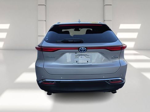 Used 2022 Toyota Venza LE image 5