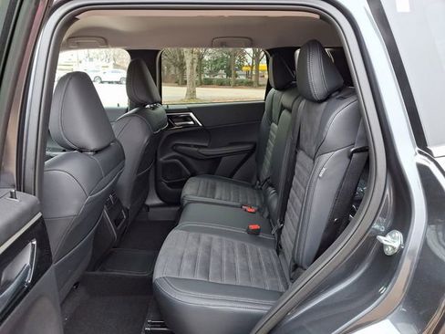 New 2025 Mitsubishi Outlander SE image 7