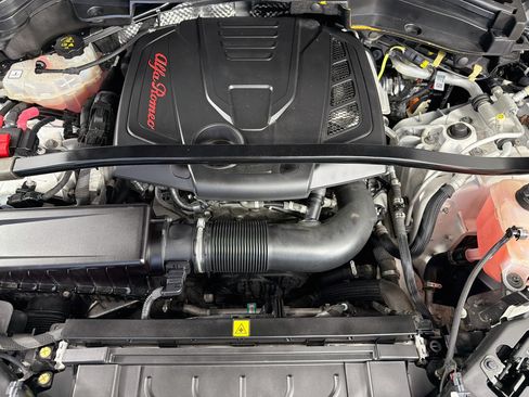 Used 2019 Alfa Romeo Stelvio RWD image 33