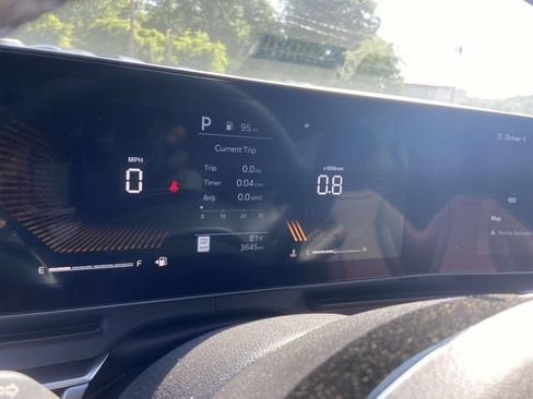 New 2025 Kia Carnival FWD image 16