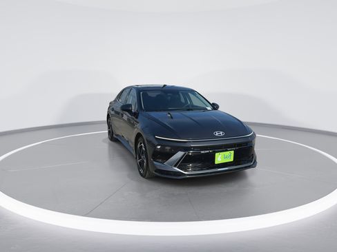 Used 2024 Hyundai Sonata SEL w/ Convenience Package image 3