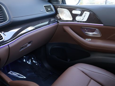 Certified 2025 Mercedes-Benz GLS 450 4MATIC image 45