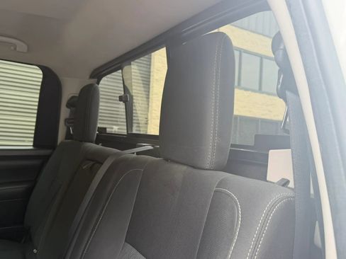 Used 2017 Nissan Titan SV RWD image 30