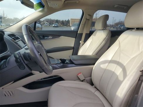 Used 2019 Lincoln Nautilus Select image 14