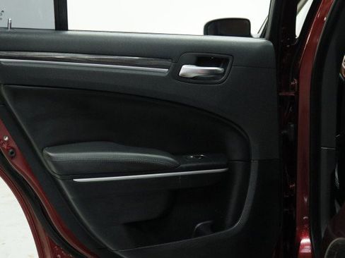 Used 2017 Chrysler 300 Limited RWD image 29