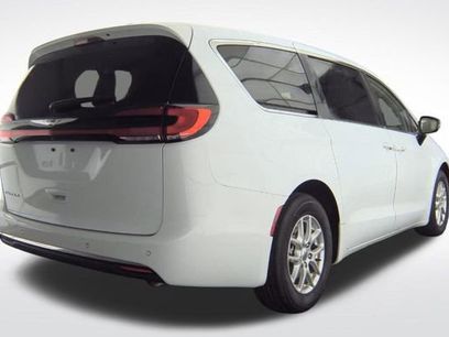 Used 2024 Chrysler Pacifica Touring-L