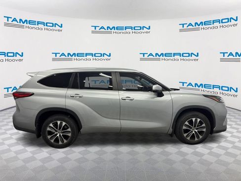 Used 2023 Toyota Highlander XLE FWD image 6