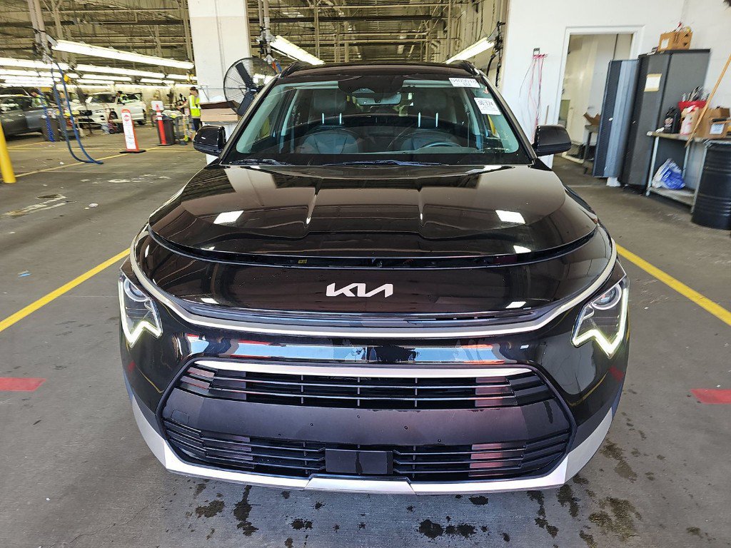 Certified 2023 Kia Niro EX FWD image 2
