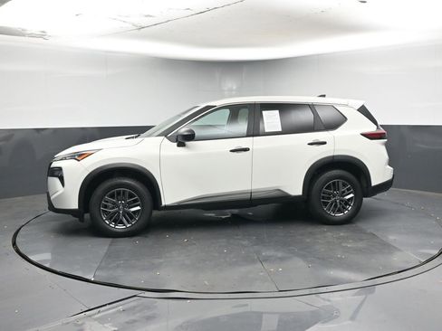 Used 2024 Nissan Rogue S image 2