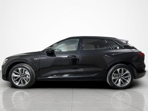 Used 2021 Audi e-tron Premium Plus w/ Premium Plus Package AWD/4WD image 2