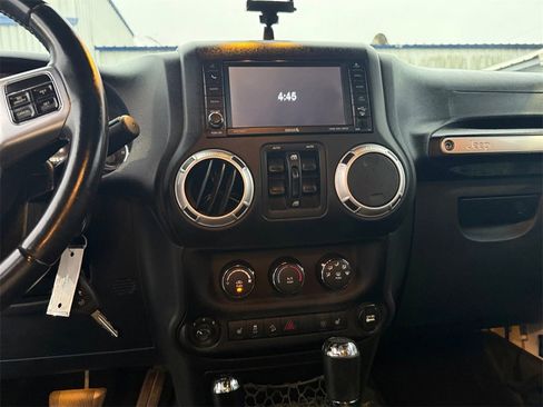 Used 2017 Jeep Wrangler Unlimited Rubicon image 15