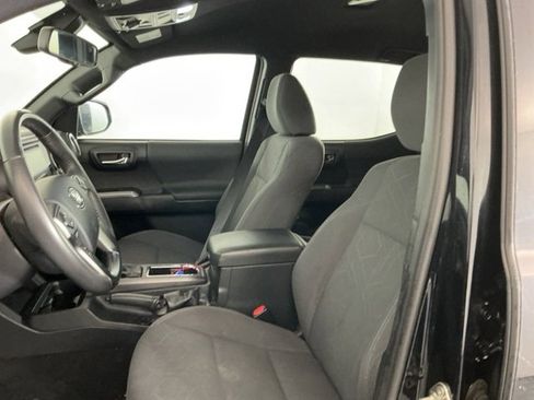 Used 2018 Toyota Tacoma TRD Off-Road image 12