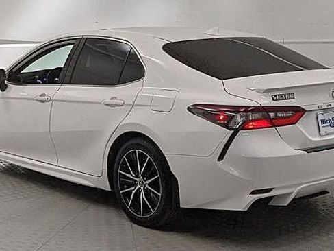 Used 2023 Toyota Camry SE w/ Audio Upgrade Package image 4