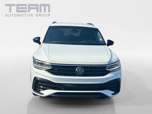 Used 2022 Volkswagen Tiguan SE R-Line FWD image 2