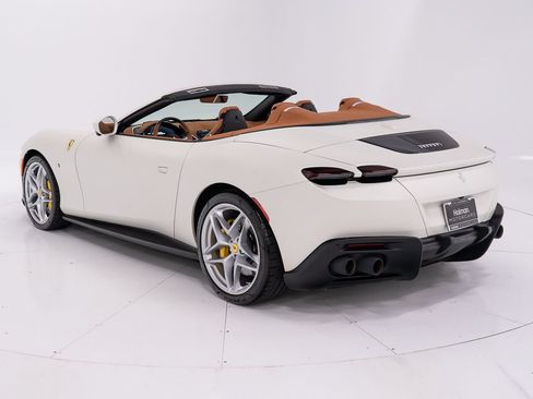 Used 2025 Ferrari Roma Spider RWD image 3