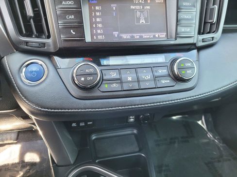 Used 2018 Toyota RAV4 LE AWD/4WD image 26