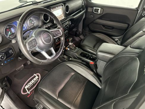 Used 2023 Jeep Wrangler Unlimited Sahara w/ Dual Top Group AWD/4WD image 19