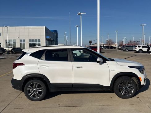 Used 2023 Kia Seltos S w/ Navigation Package image 10