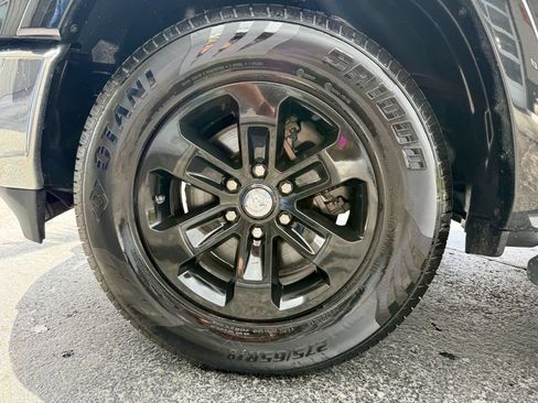 Used 2019 RAM 1500 Laramie AWD/4WD image 29